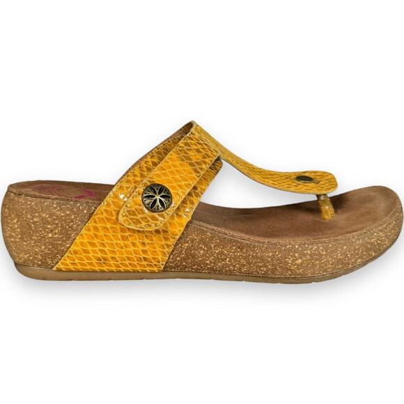 Comfortiva Shantel Snake Print Leather Slip On Thong Sandals Yellow Women's 9W - Picture 9 of 16